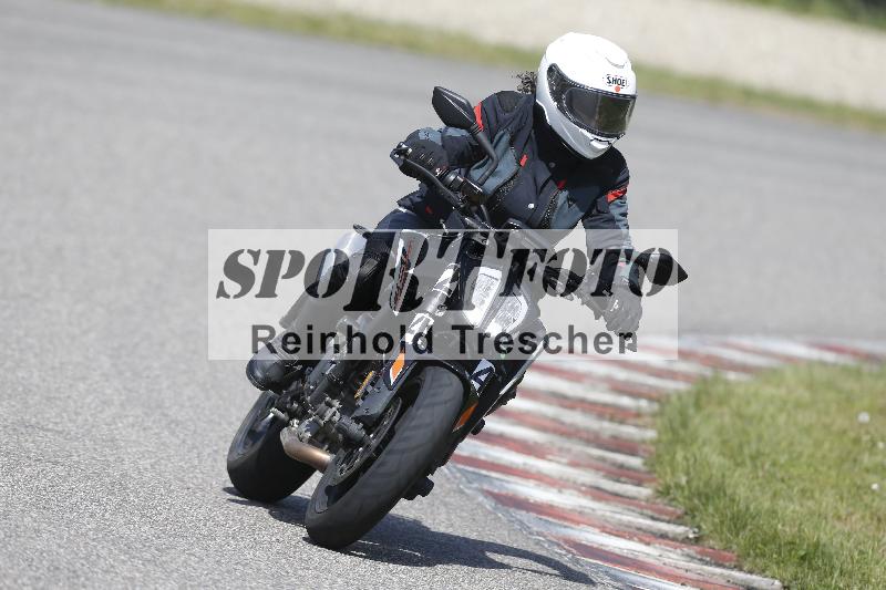 Archiv-2025/09 22.04.2025 Cornu Master School ADR/gruen-vert/244